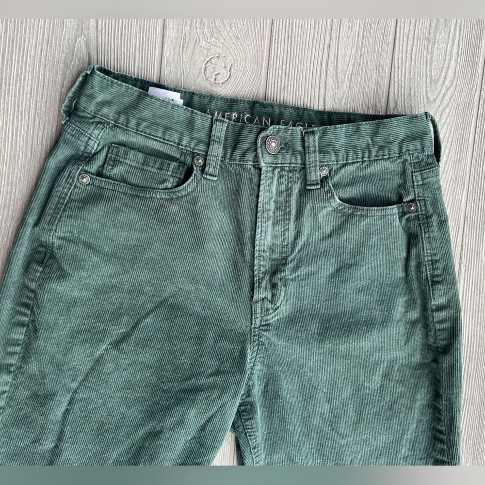 American Eagle Green Corduroy Mom Jeans Size 2 Regular - Picture 3 of 10